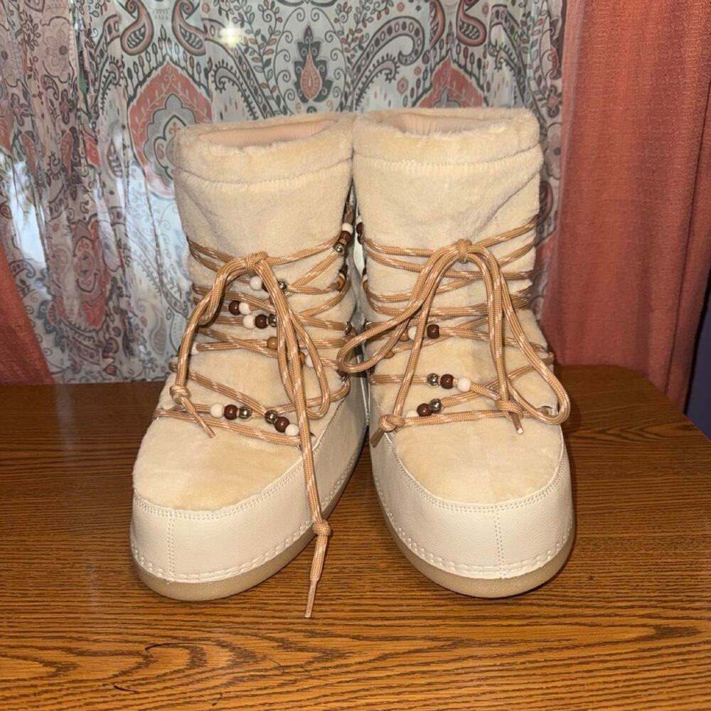 Nwt cream tan universal